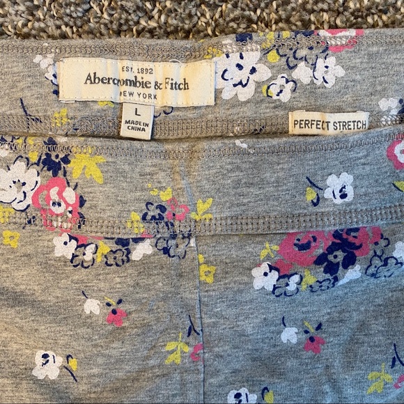 Abercrombie and Fitch Cropped Leggings - Picture 4 of 4